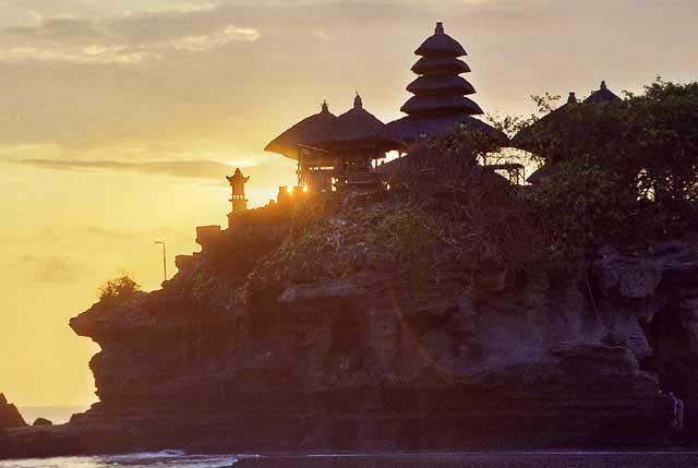 Tanah-Lot-01